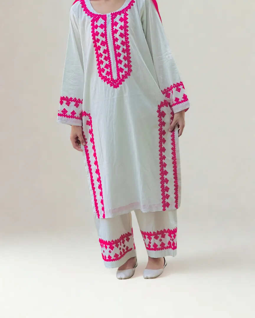 White & Pink 3 piece suit - Image 2